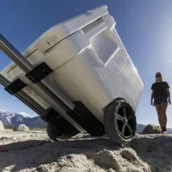 Yeti Coolers ROADIE 48 WHEELED - Kühlbox 21 Yeti Coolers ROADIE 48 WHEELED - Kühlbox -Primus Camping Deutschland Verkaufs-Shop 5638039355 aa roadie 48 wheeled yeti coolers 24